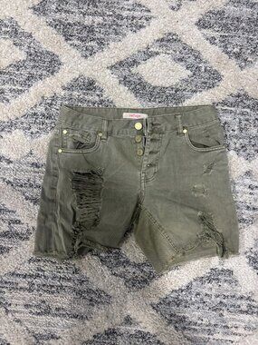 Refuge Green Ripped Cargo Shorts Size 4